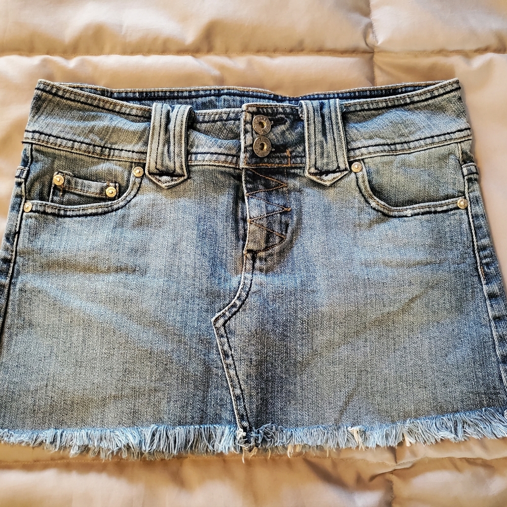 Refuge Jean Skirt With Frayed Bottom Edge Size 1 Waist 30 Inch